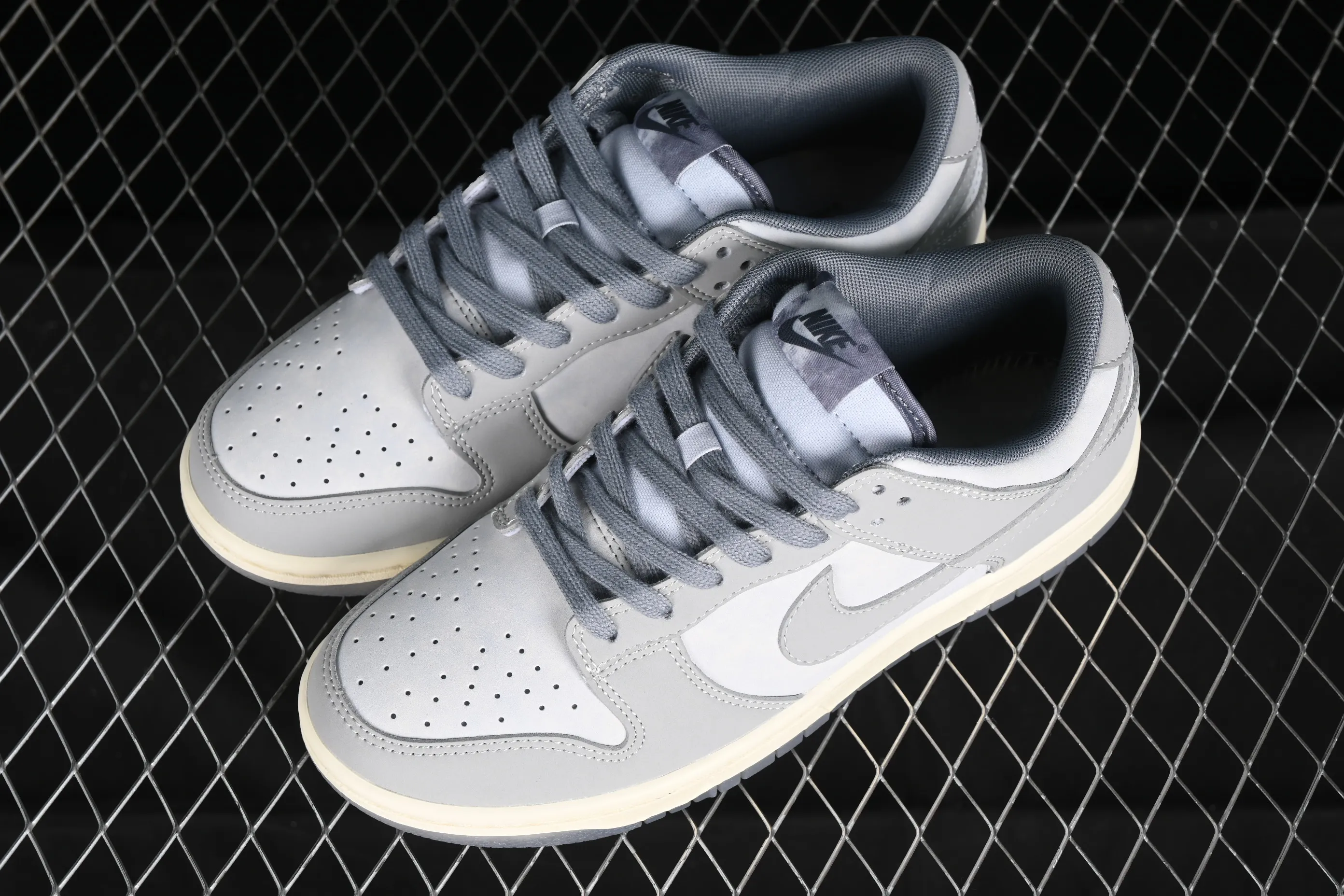 All categories Nk SB Dunk series Nk SB Dunk Low low-top sneakers Nk Dunk Low "Cool Grey" aged washed gray SB low-top casual sneakers FV1167-001